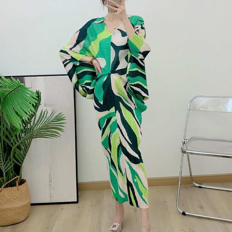 Printed Bat Sleeves Pleated Long Dress Original Design V-Neck Three-quarter Sleeve Party Dresses for Women